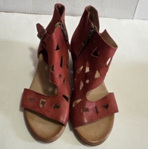 Miz Mooz Current Scarlett Buckle Sandals 38